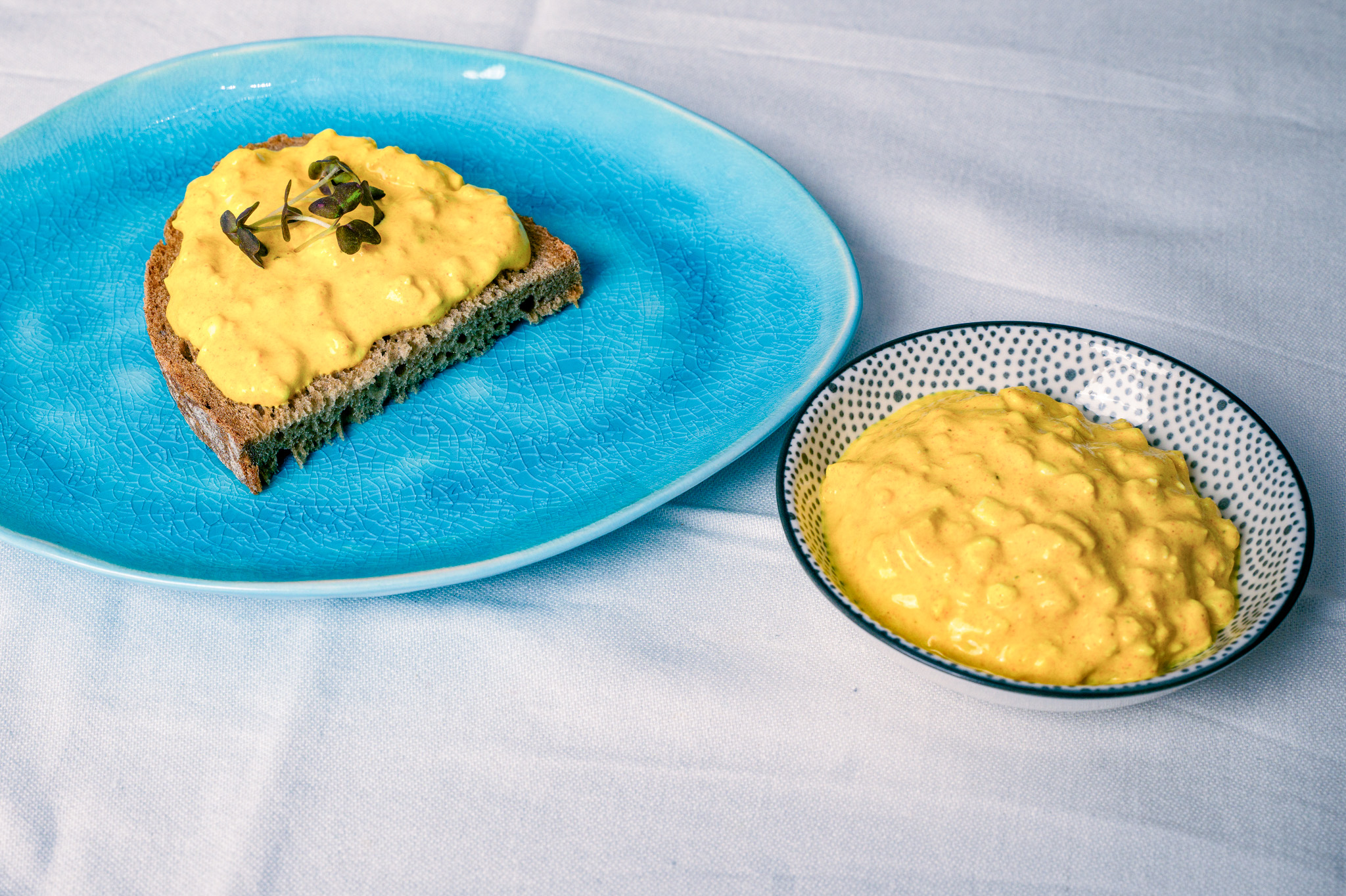 Abbildung von Curryaufstrich mit Brot